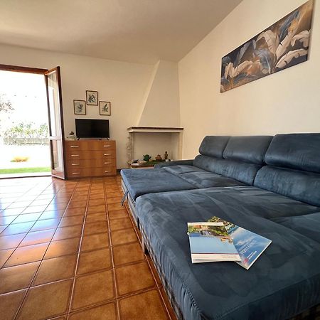 Private Apartment With Garden Cannigione Exterior photo