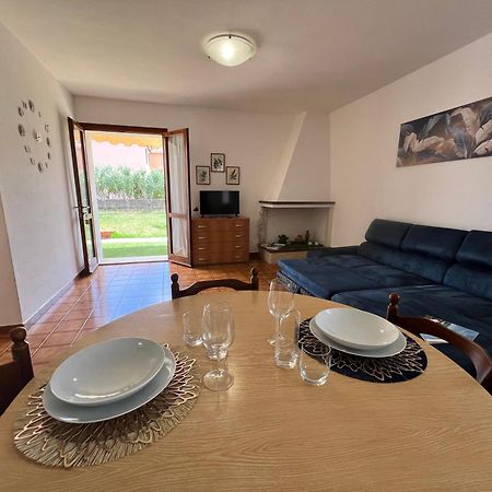 Private Apartment With Garden Cannigione Exterior photo