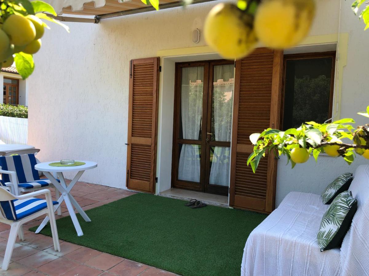 Private Apartment With Garden Cannigione Exterior photo