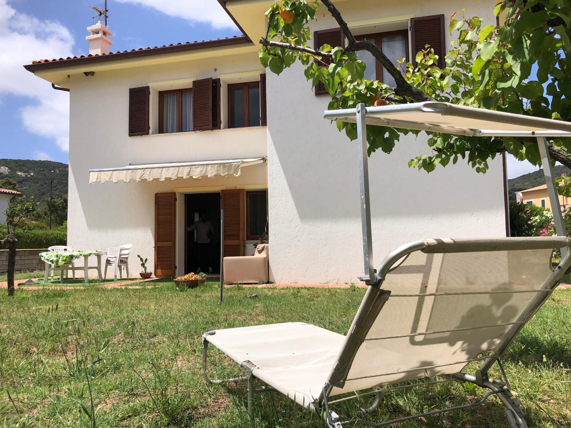 Private Apartment With Garden Cannigione Exterior photo