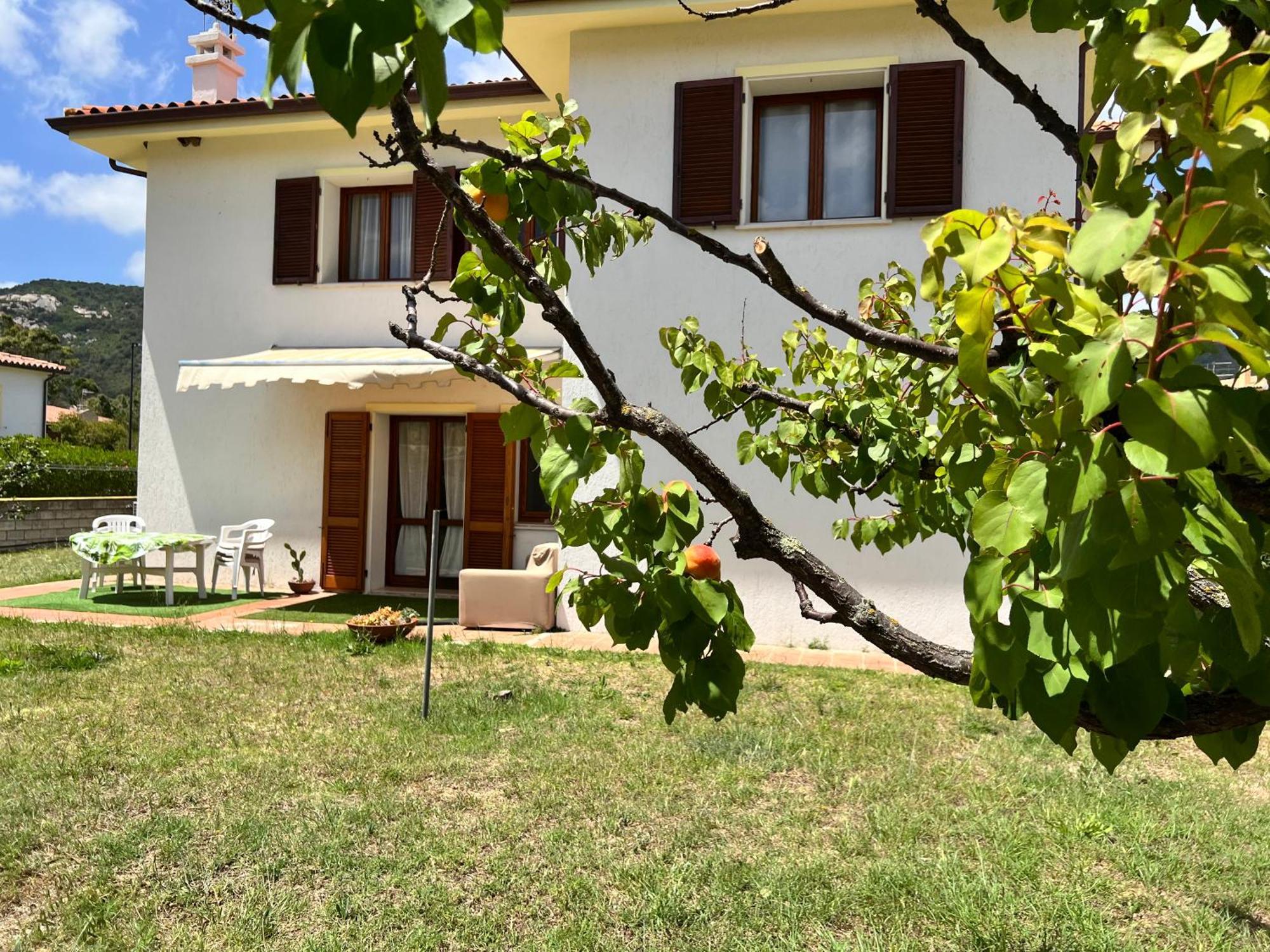 Private Apartment With Garden Cannigione Exterior photo